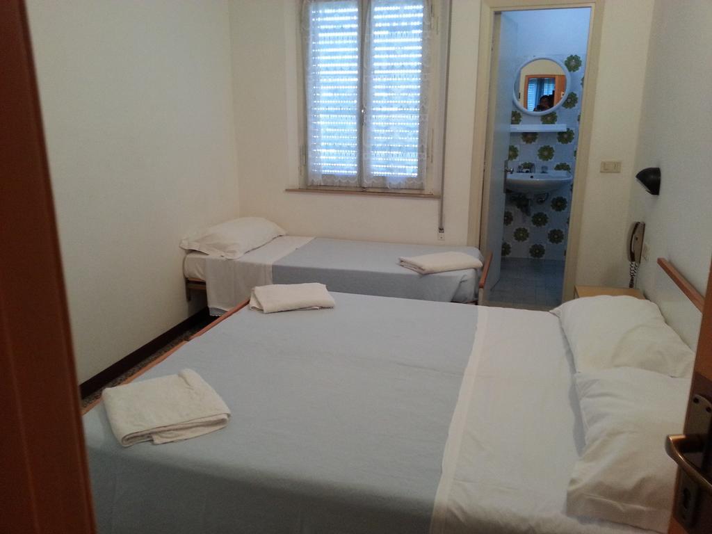 ريتشوني Fiorina Bed&Breakfast - Colazione Fino A Mezzogiorno - Beach Village Gratuito - Aquafan25 Oltremare20 الغرفة الصورة
